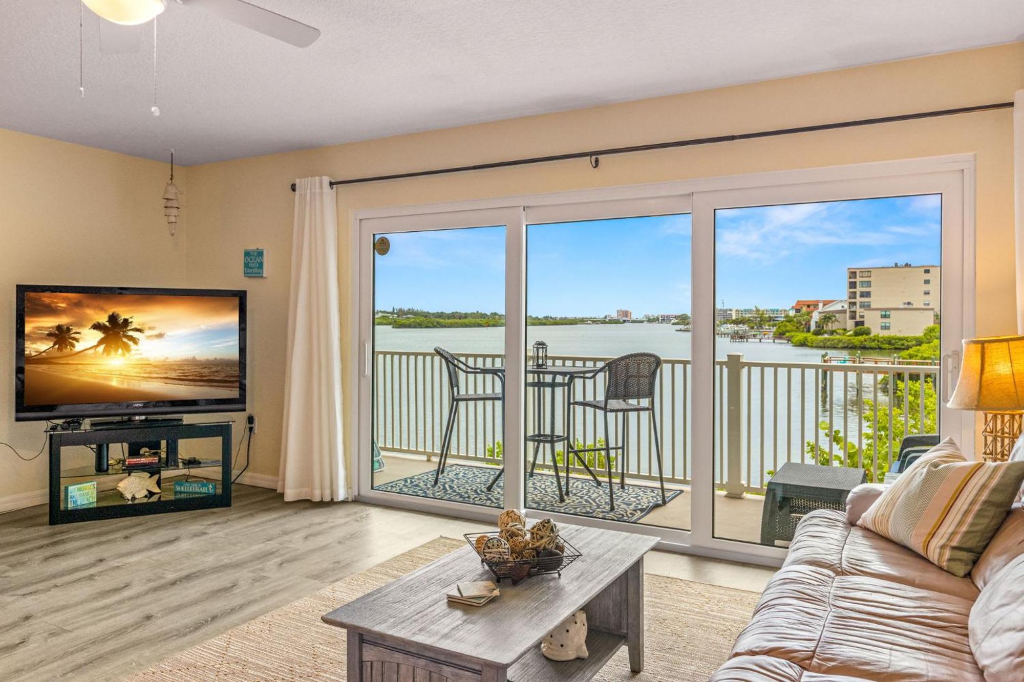 Gulf Views Pool Walk To Beach Family Friendly Клиъруотър Бийч Екстериор снимка