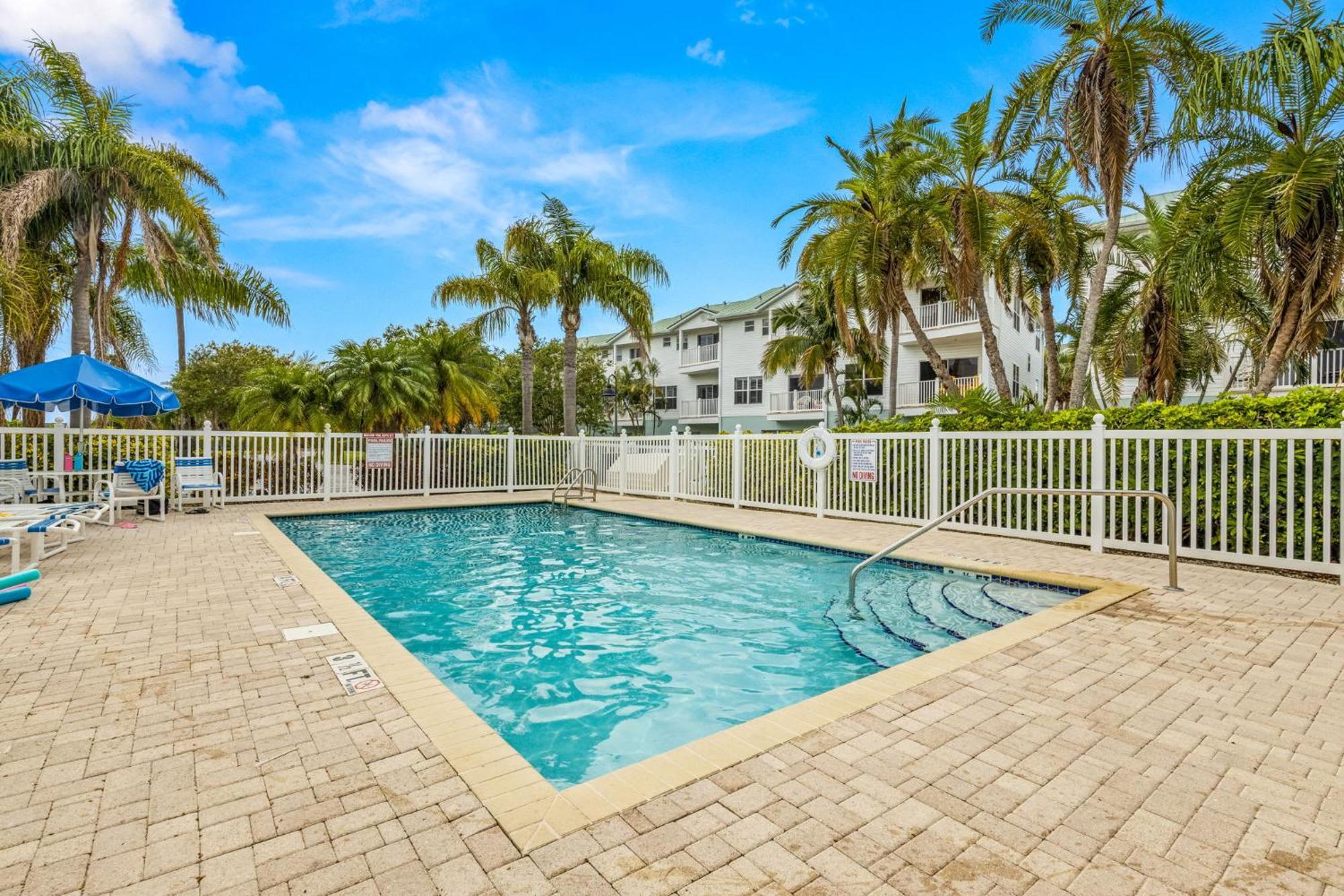 Gulf Views Pool Walk To Beach Family Friendly Клиъруотър Бийч Екстериор снимка